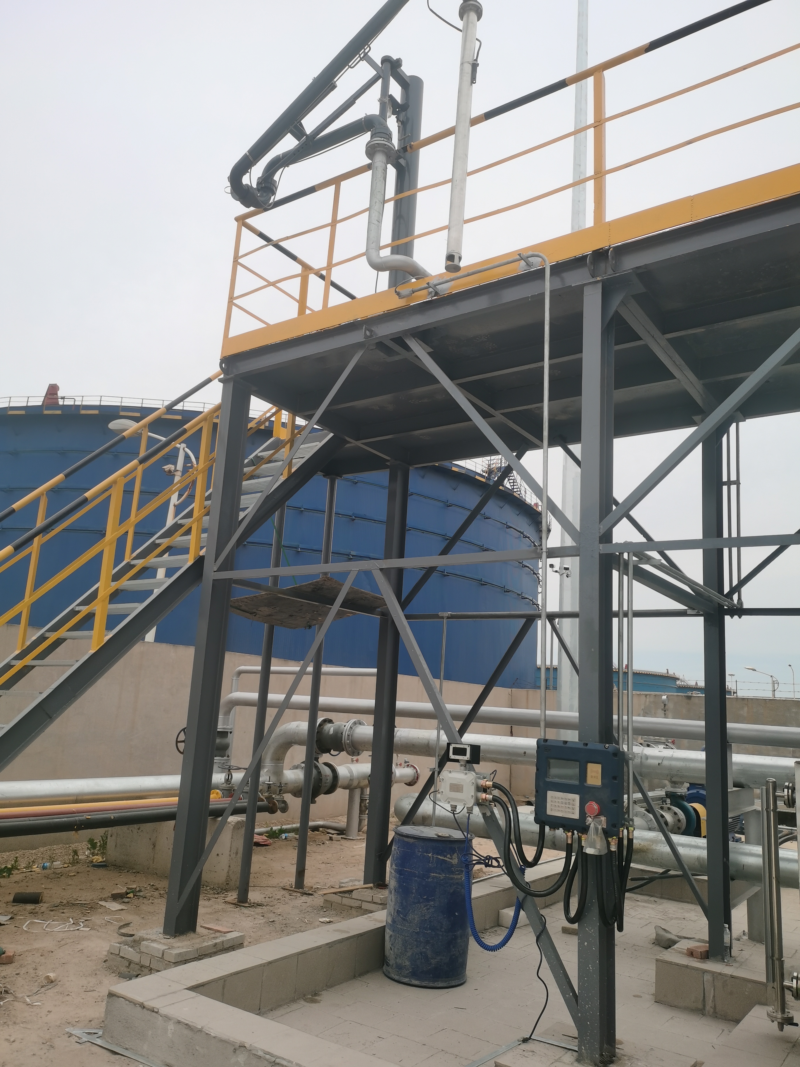 鹤管上装式定量装车系统--山东鼎诺自动化